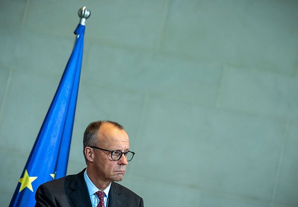 Merz sieht die Koalition geeint. - © Michael Kappeler/dpa