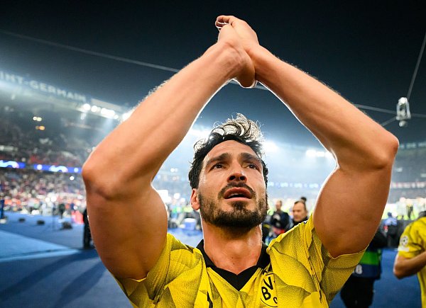 Mats Hummels ist auf der Suche nach einem neuen Arbeitgeber fündig geworden. - © Robert Michael/dpa