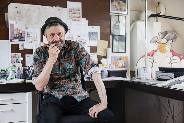 Ralf König arbeitet schon seit zwei Jahren an einem Comic über die Nibelungen. - © Oliver Berg/dpa