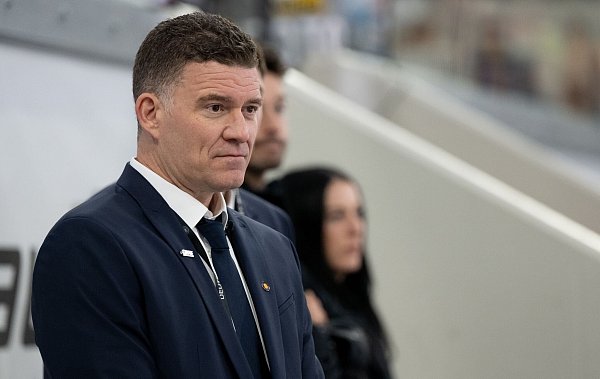 Eishockey-Bundestrainer Jeff MacLeod muss mit den deutschen Frauen vier Spiele binnen fünf Tagen bei Olympia absolvieren. - © Sven Hoppe/dpa