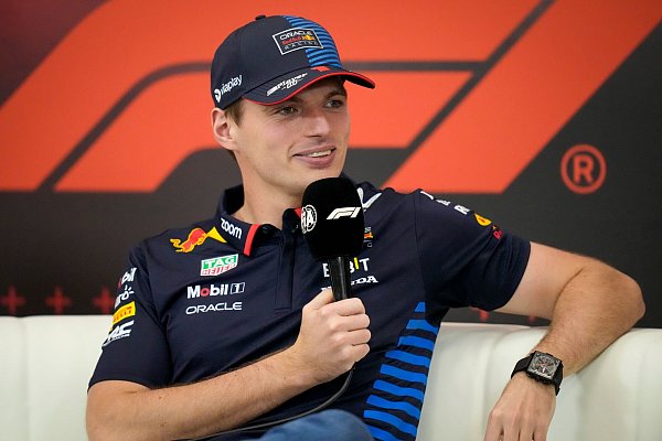Max Verstappen sprach in einer Pressekonferenz Klartext. - © Darko Bandic/AP