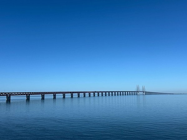 Die Öresundverbindung erstreckt sich über fast 16 Kilometer Länge. - © Steffen Trumpf/dpa