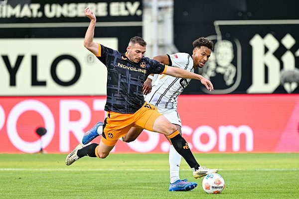 Die Partie zwischen Elversberg und Kaiserslautern war lange ausgeglichen. - © Uwe Anspach/dpa