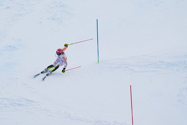 Der Fehler, der die Medaille kostet: Lena Dürr patzt im Torlauf der Team-Kombination. - © Giovanni Auletta/AP/dpa