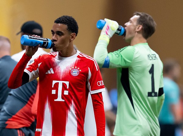 Gegen die Hitze: Gibt es bei der Fußball-WM mehr Trinkpausen? (Archivbild) - © Sven Hoppe/dpa
