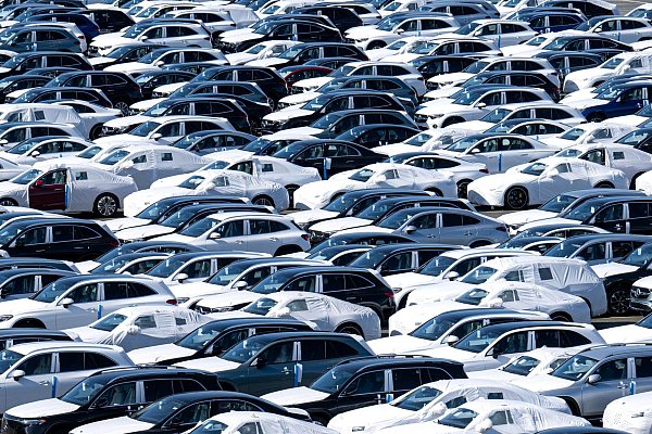 Die internationalen Geschäfte sind wichtig für die deutschen Autobauer. (Archivbild) - © Sina Schuldt/dpa