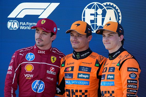 Charles Leclerc (l-r), Lando Norris und Oscar Piastri wollen in Spielberg siegen. - © Darko Bandic/AP/dpa
