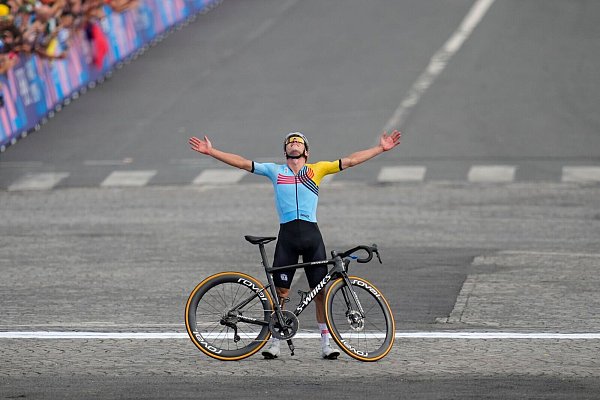 Doppel-Olympiasieger Remco Evenepoel startet neues Kapitel bei Red Bull. - © Dar Yasin/AP
