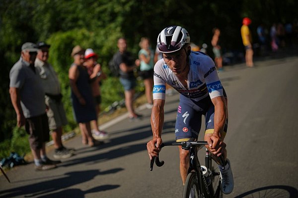 Bald für das deutsche Red-Bull-Team im Einsatz: der Belgier Remco Evenepoel. - © Thibault Camus/AP/dpa