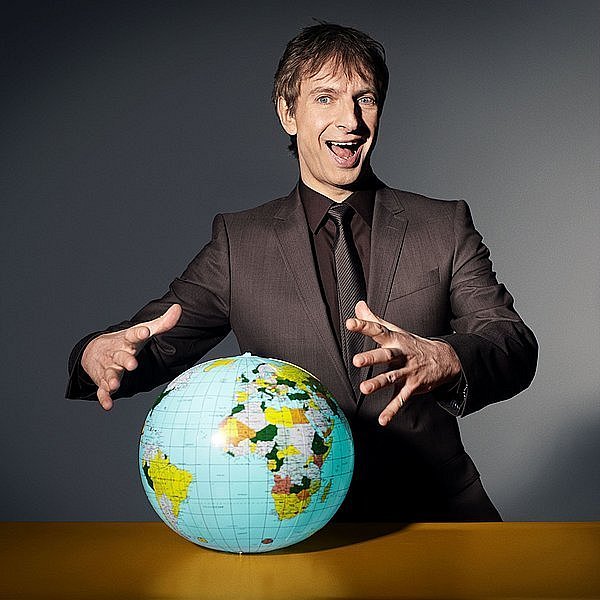 Ingolf Lück ist ab Freitagabend, 22.15 Uhr auf Sat.1, wieder freitags als Anchorman der "Wochenshow" zu sehen. - © FOTO: SAT1