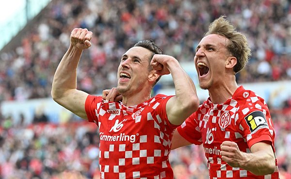 Zeigt Muskeln: Mainz-Torschütze Dominik Kohr - © Torsten Silz/dpa