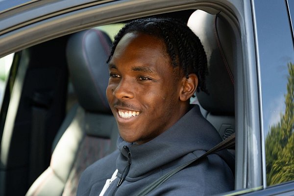 Gehört zu den frühen Startern: Mathys Tel - © Sven Hoppe/dpa