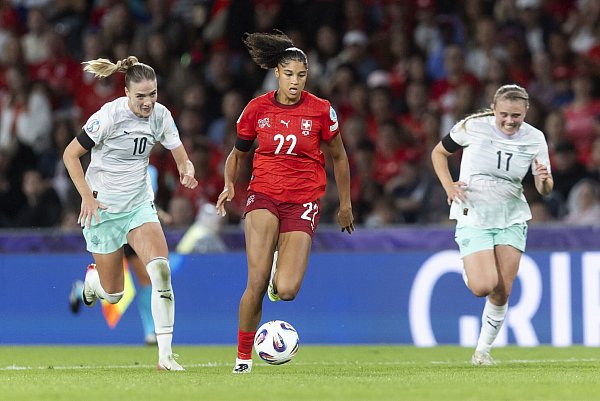 Ihr bester Freund ist der Ball: Sydney Schertenleib. - © PETER KLAUNZER/Keystone/dpa