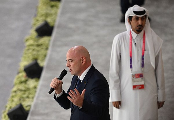 Wird er sich für Gehaltsobergrenzen einsetzen? FIFA-Präsident Gianni Infantino. - © Robert Michael/dpa