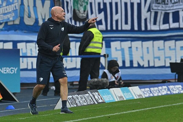 Bochums Trainer Uwe Rösler. - © Swen Pförtner/dpa