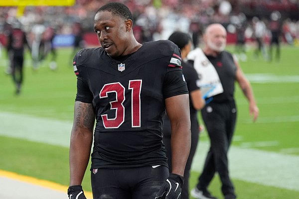 Sein verpatzter Touchdown war Auslöser einer Kettenreaktion für die Cardinals: Emari Demercado. - © Ross D. Franklin/AP/dpa