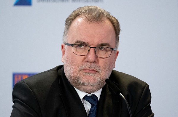 Das langfristige Wirtschaftswachstum von Deutschland bereitet dem Präsident des Bundesverbandes der Deutschen Industrie (BDI), Siegfried Russwurm, Sorgen. - © Sven Hoppe/dpa