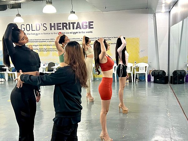 Teilweise geht es in der Schule zu wie in einem Fitnessstudio - © Carola Frentzen/dpa