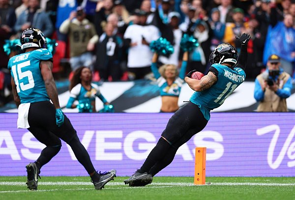 Die Jacksonville Jaguar bezwangen die New England Patriots in London - © Ian Walton/AP/dpa
