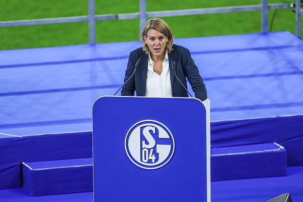 Finanzvorständin Christina Rühl-Hamers verteidigte den Sparkurs des Clubs. - © Tim Rehbein/dpa