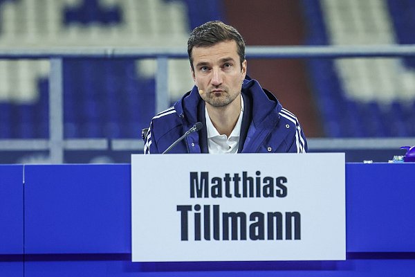 Vorstandschef Matthias Tillmann gab dem geschassten Sportchef Marc Wilmots die Schuld für die sportliche Situation. - © Tim Rehbein/dpa