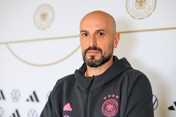 U21-Nationaltrainer Antonio Di Salvo nominierte Spieler nach. - © Jan Woitas/dpa