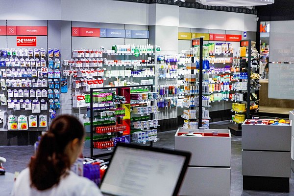 Auch Apotheken nutzen die ePAs, die Medikamentenlisten enthalten. (Archivbild) - © Carsten Koall/dpa