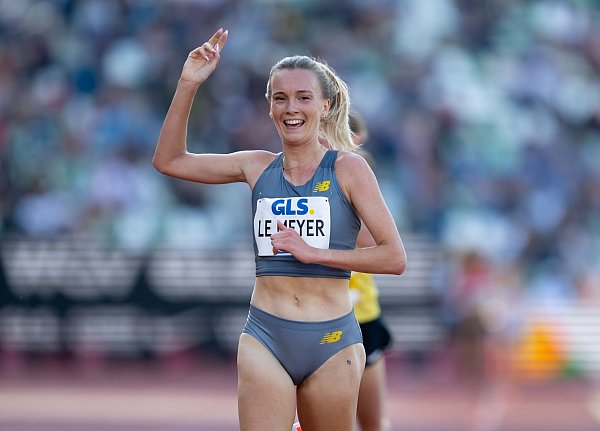 Lea Meyer jubelt über ihren 5.000-Meter-Titel. - © Sven Hoppe/dpa