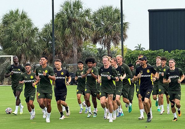 Borussia Dortmund absolvierte am Sonntag eine Trainingseinheit vor knapp 200 Fans - © Carsten Lappe/dpa