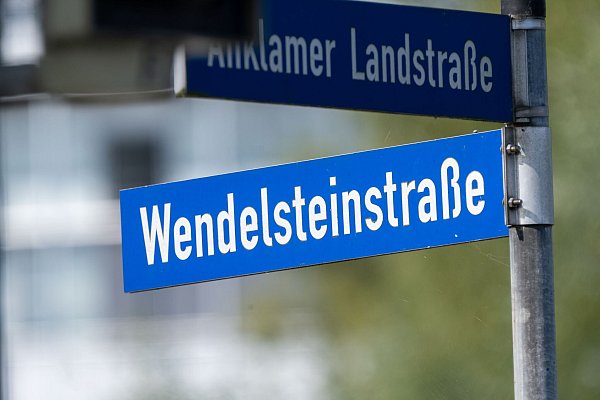 Die Großanlage befindet sich im Osten Greifswalds in der gleichnamigen Straße. - © Stefan Sauer/dpa