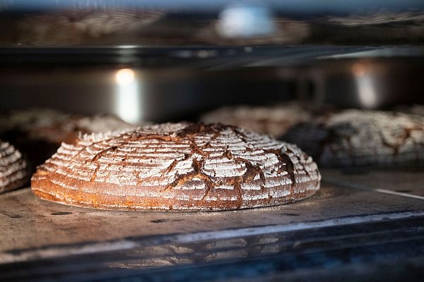 Das Brot ist auch bei Promis gefragt. - © Marijan Murat/dpa