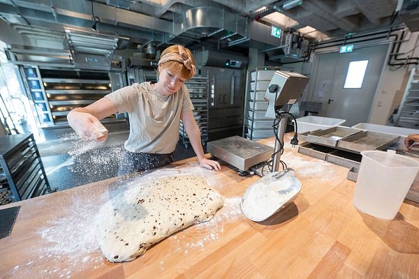 Sauerteig eignet sich auch für Süßes. - © Marijan Murat/dpa