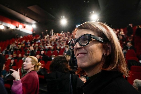 Die Kamerafrau Bianca Cline. - © Czarek Sokolowski/AP