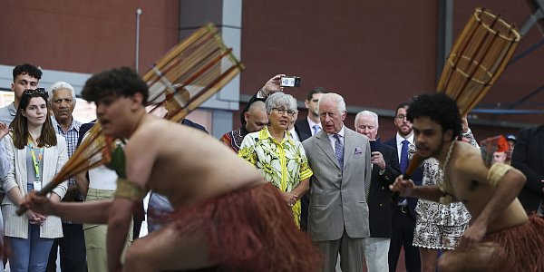 Traditionelle Tänze sind in der Kultur der First Nations sehr wichtig. - © Toby Mellville/PA Wire/dpa