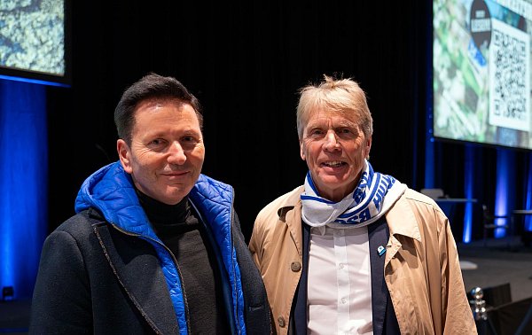 Der Unternehmer Uwe Dinnebier (l) und der ehemalige Profifußballer Wolfgang Sidka unterlagen Fabian Drescher. - © Soeren Stache/dpa
