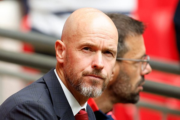 Erik ten Hag steht bei Manchester United unter Druck. - © David Cliff/AP/dpa