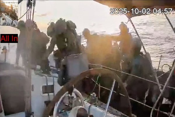 Die israelische Militäraktion gegen die Global Sumud Flotilla aus mehr als 40 privaten Motor- und Segelbooten dauerte die ganze Nacht über bis zum Morgen an. - © Uncredited/Global Sumud Flottilla/AP/dpa
