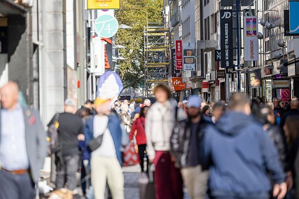 Der Einzelhandel ist enttäuscht über das bisherige Weihnachtsgeschäft (Archivbild) - © Thomas Banneyer/dpa