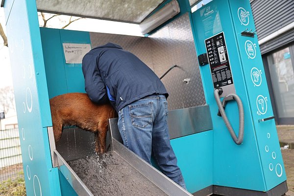 Bei ZooRoyal gibt es unter anderem Hundewaschstationen. - © Christian Charisius/dpa