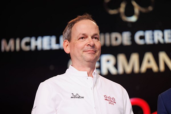 «Glücklich und dankbar bin ich, dass unser Berufsstand hier vom Guide Michelin so wertgeschätzt wird», sagte Christoph Rüffer vom Restaurant Haerlin in Hamburg. - © Lando Hass/dpa