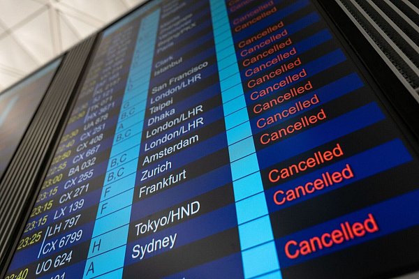 Am internationalen Flughafen Hongkong fielen Hunderte Flüge aus. - © Vernon Yuen/Nexpher via ZUMA Press Wire/dpa