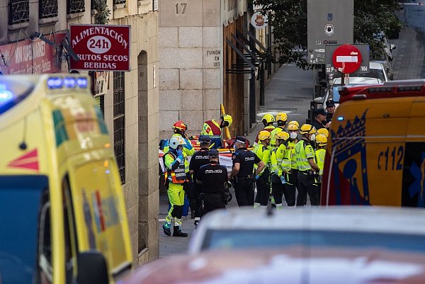 16 Einheiten der Madrider Feuerwehr waren zeitweise im Einsatz. - © Alejandro Martínez Vélez/EUROPA PRESS/dpa