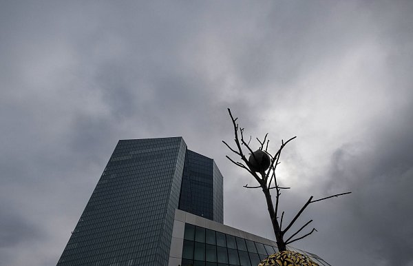 Die Euro-Währungshüter streben Preisstabilität bei mittelfristig 2,0 Prozent Inflation im Euroraum an. (Archivbild) - © Boris Roessler/dpa