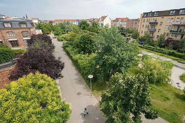 Tut gut: Wer Grünflächen in der Nähe hat, fühlte sich tatsächlich auch gesünder. - © Peter Endig/dpa-Zentralbild/dpa-tmn