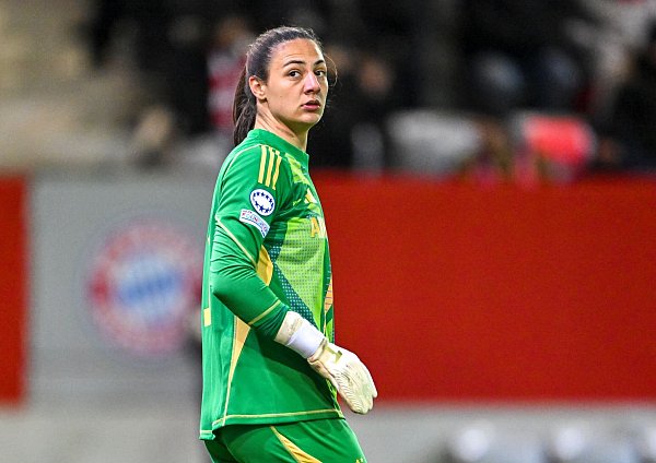 Zurück nach Krebserkrankung: Bayern-Torfrau Maria Luisa Grohs - © Peter Kneffel/dpa
