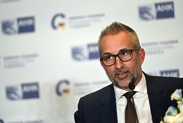 Deutsche Firmen wünschen sich laut der AHK in China eine Verbesserung des China-Bildes. - © Johannes Neudecker/dpa