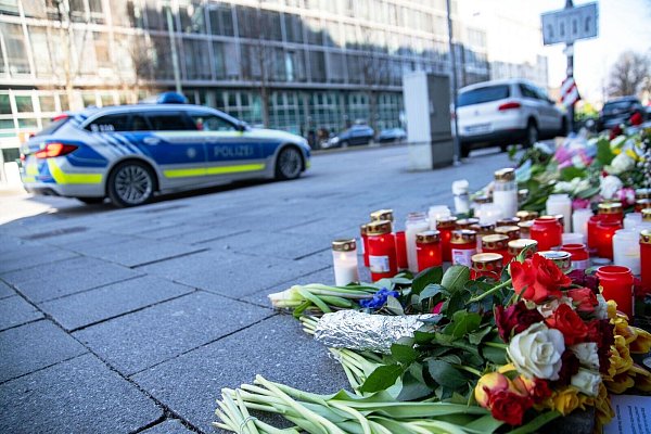 Am Donnerstag war ein 24-jähriger Afghane mit einem Auto in München in eine Gruppe von Demonstranten gefahren und hatte fast 40 Menschen teilweise sehr schwer verletzt. - © Pia Bayer/dpa