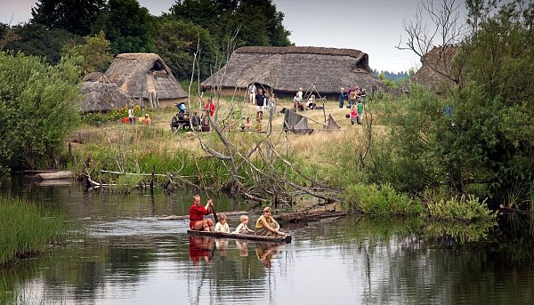 Im «Land der Legenden» erwartet Besucher Wikingeralltag zum Anfassen. - © Visit Fjordlandet/dpa-tmn