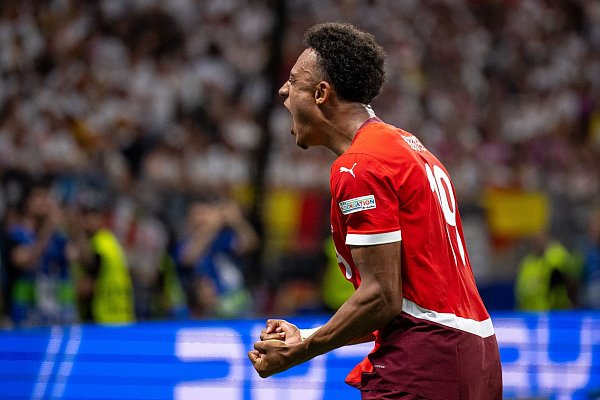 Dan Ndoye schockte Deutschland und traf mit der ersten Schweizer Gelegenheit zur Führung. - © Tom Weller/dpa