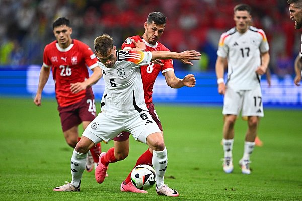 Deutschland und Schweiz lieferten sich eine umkämpfte Partie in Frankfurt. - © Tom Weller/dpa